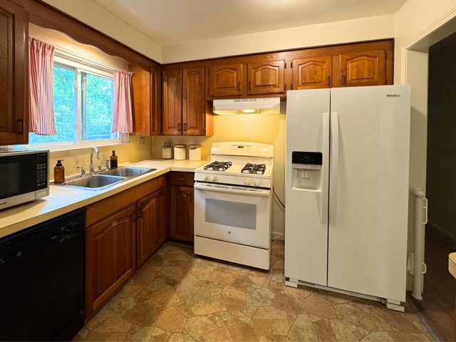 23591 Norcrest Drive, Southfield, MI 48033