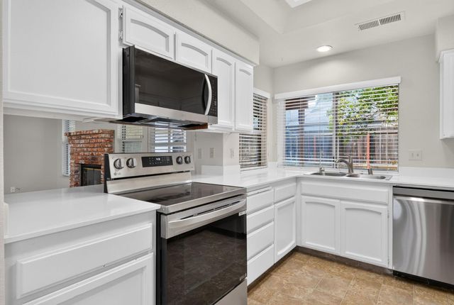 1554 E Utah Avenue, Fresno, CA 93720
