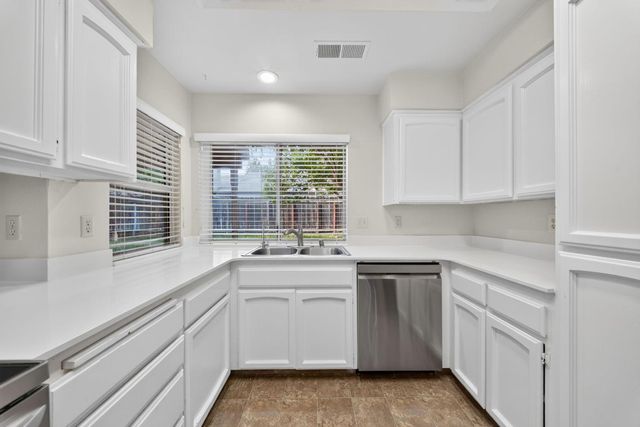 1554 E Utah Avenue, Fresno, CA 93720