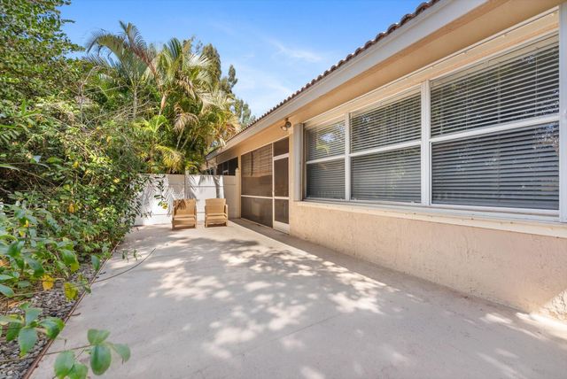 392 W Coral Trace Circle, Delray Beach, FL 33445