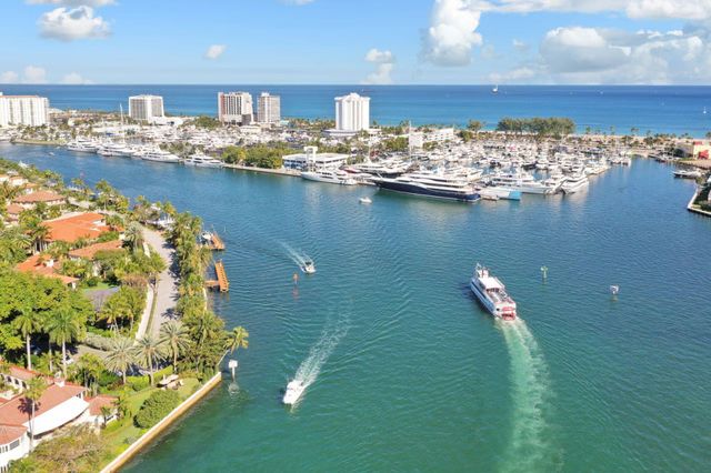 392 W Coral Trace Circle, Delray Beach, FL 33445