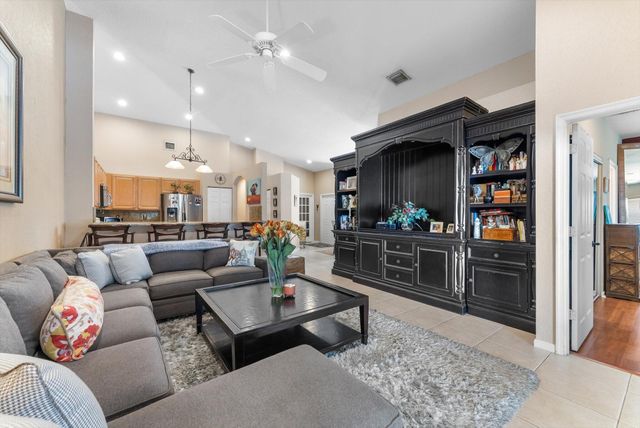 392 W Coral Trace Circle, Delray Beach, FL 33445