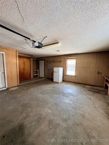 805 NW 14th Street, Wagoner, OK 74467