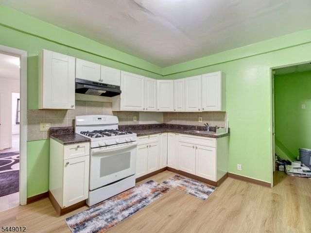 144 Steuben St, East Orange City, NJ 07018