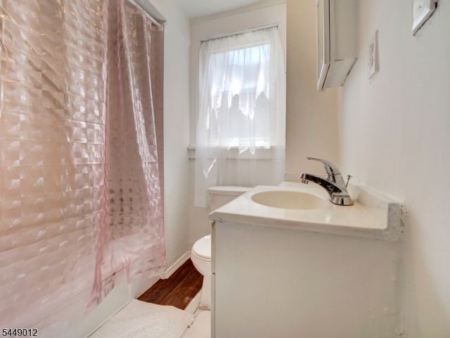 144 Steuben St, East Orange City, NJ 07018