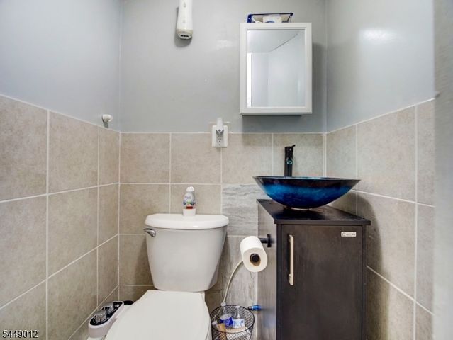 144 Steuben St, East Orange City, NJ 07018