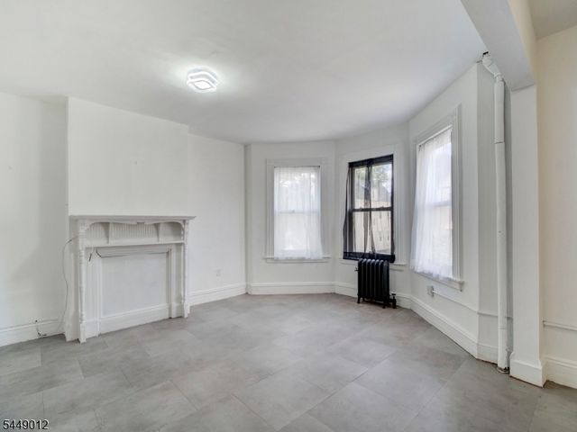 144 Steuben St, East Orange City, NJ 07018