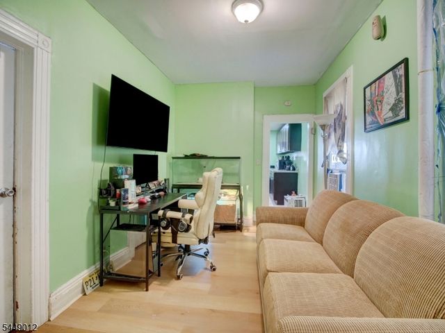 144 Steuben St, East Orange City, NJ 07018
