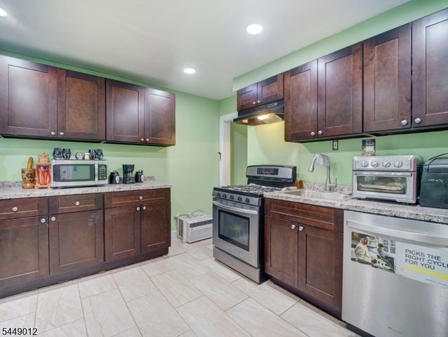 144 Steuben St, East Orange City, NJ 07018