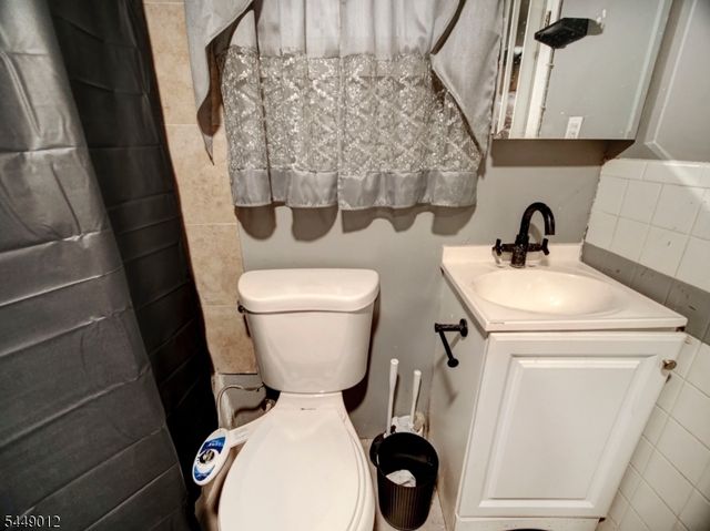 144 Steuben St, East Orange City, NJ 07018