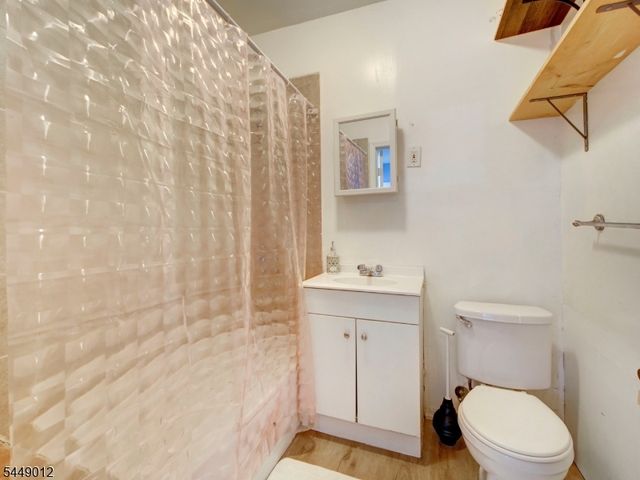 144 Steuben St, East Orange City, NJ 07018