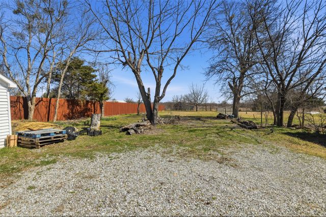 503 S Pearl Street, Trenton, TX 75490