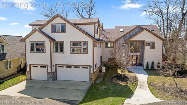 1100 Clearwater Boulevard, White Lake Charter Township, MI 48386