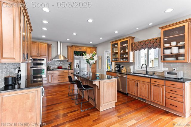 1100 Clearwater Boulevard, White Lake Charter Township, MI 48386