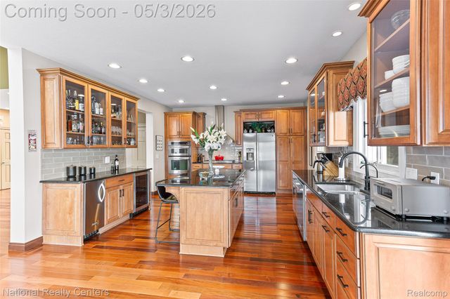 1100 Clearwater Boulevard, White Lake Charter Township, MI 48386