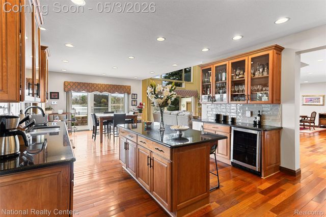 1100 Clearwater Boulevard, White Lake Charter Township, MI 48386