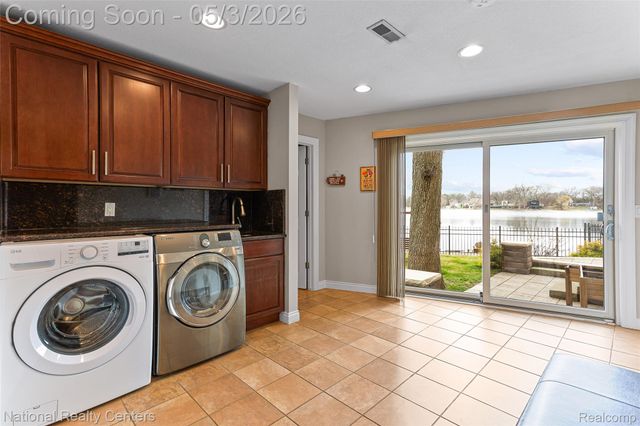 1100 Clearwater Boulevard, White Lake Charter Township, MI 48386