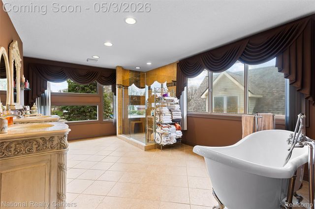 1100 Clearwater Boulevard, White Lake Charter Township, MI 48386