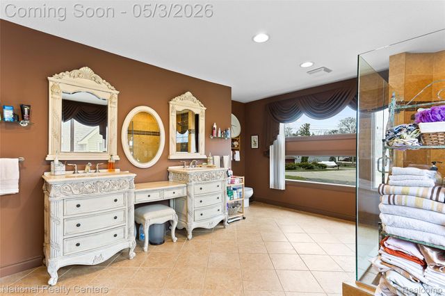 1100 Clearwater Boulevard, White Lake Charter Township, MI 48386