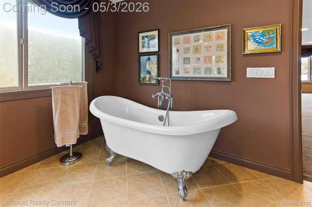 1100 Clearwater Boulevard, White Lake Charter Township, MI 48386