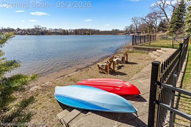 1100 Clearwater Boulevard, White Lake Charter Township, MI 48386