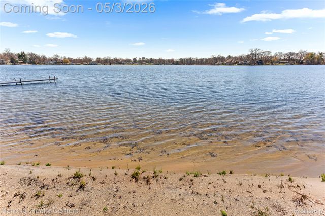 1100 Clearwater Boulevard, White Lake Charter Township, MI 48386