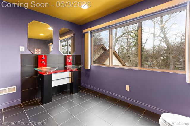 1100 Clearwater Boulevard, White Lake Charter Township, MI 48386
