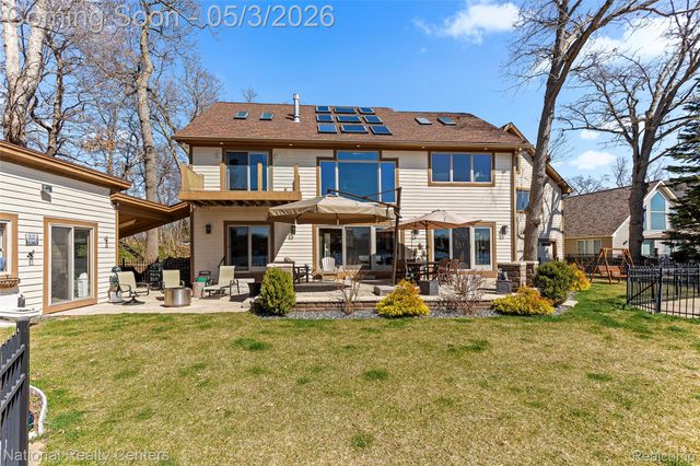 1100 Clearwater Boulevard, White Lake Charter Township, MI 48386