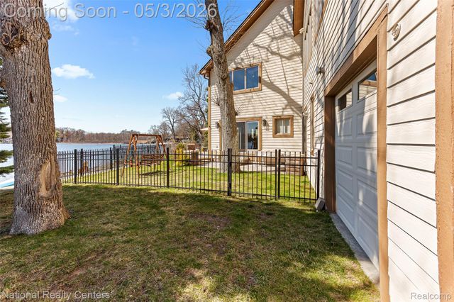 1100 Clearwater Boulevard, White Lake Charter Township, MI 48386