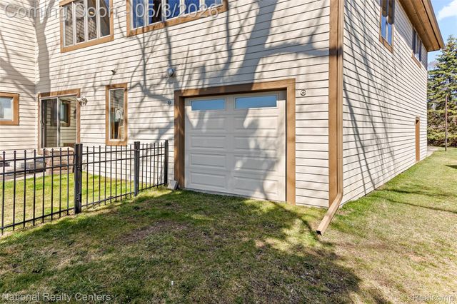 1100 Clearwater Boulevard, White Lake Charter Township, MI 48386