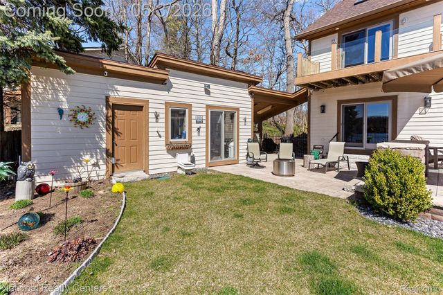 1100 Clearwater Boulevard, White Lake Charter Township, MI 48386
