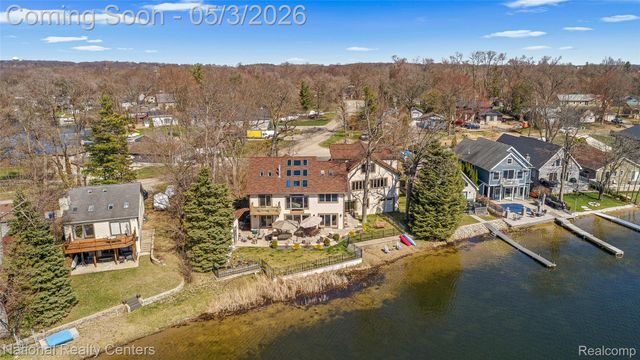 1100 Clearwater Boulevard, White Lake Charter Township, MI 48386