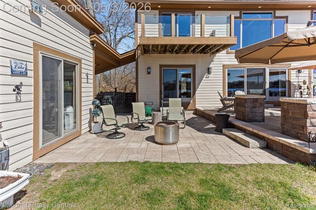 1100 Clearwater Boulevard, White Lake Charter Township, MI 48386