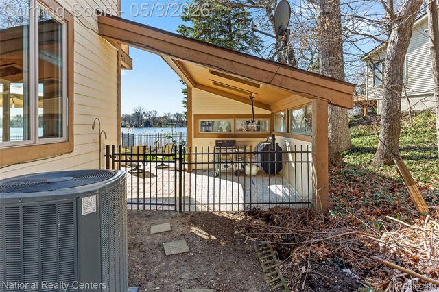 1100 Clearwater Boulevard, White Lake Charter Township, MI 48386
