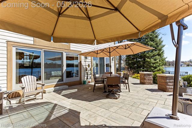 1100 Clearwater Boulevard, White Lake Charter Township, MI 48386