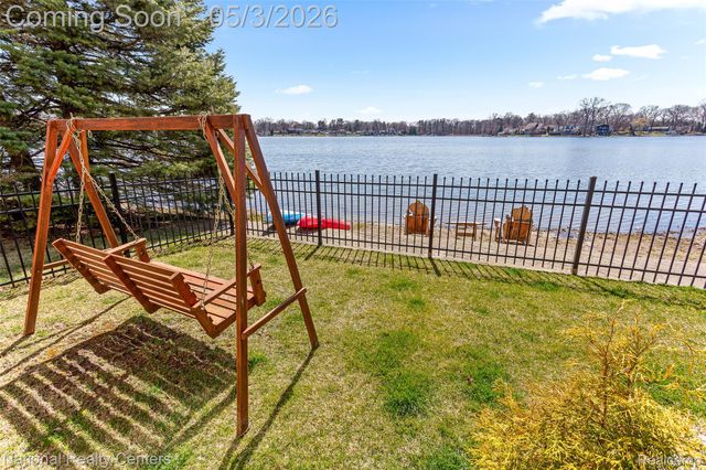 1100 Clearwater Boulevard, White Lake Charter Township, MI 48386