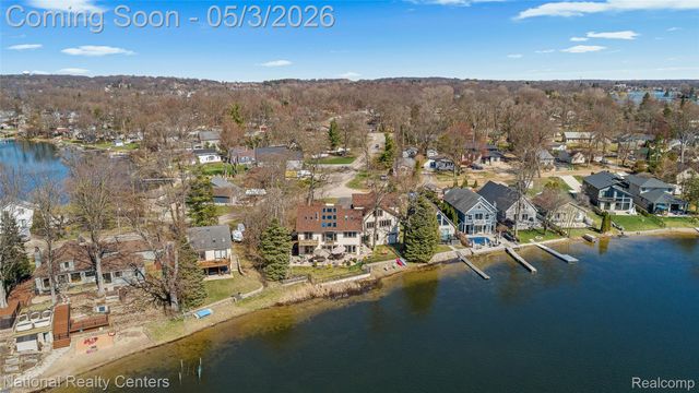 1100 Clearwater Boulevard, White Lake Charter Township, MI 48386