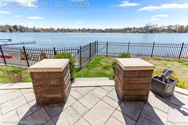 1100 Clearwater Boulevard, White Lake Charter Township, MI 48386