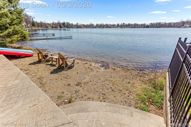 1100 Clearwater Boulevard, White Lake Charter Township, MI 48386