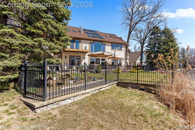 1100 Clearwater Boulevard, White Lake Charter Township, MI 48386