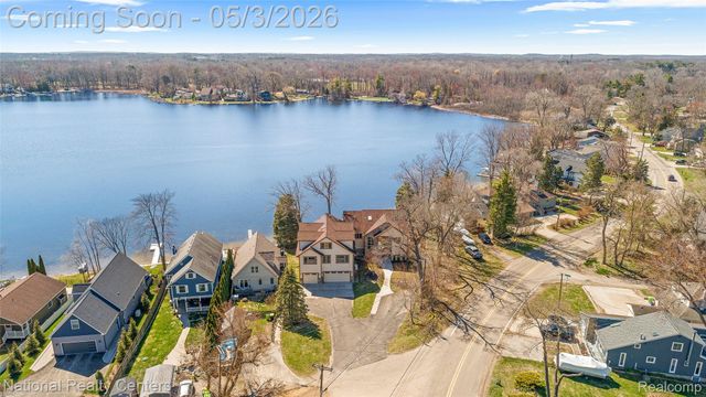 1100 Clearwater Boulevard, White Lake Charter Township, MI 48386