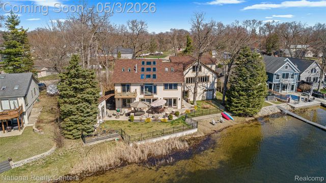 1100 Clearwater Boulevard, White Lake Charter Township, MI 48386