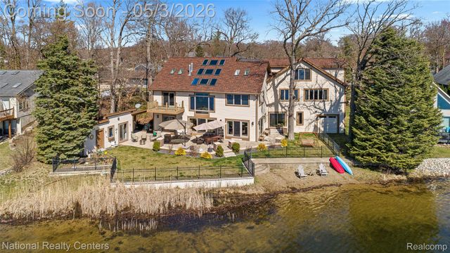 1100 Clearwater Boulevard, White Lake Charter Township, MI 48386