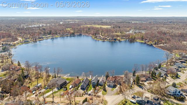 1100 Clearwater Boulevard, White Lake Charter Township, MI 48386