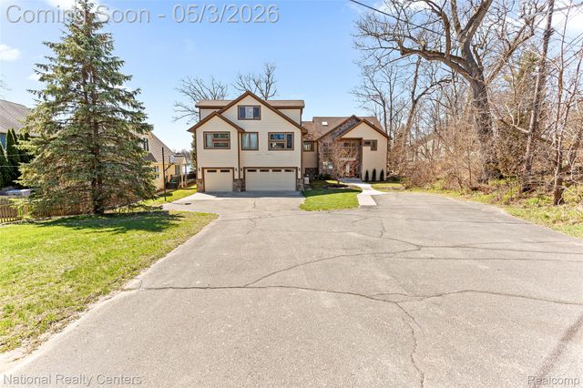 1100 Clearwater Boulevard, White Lake Charter Township, MI 48386