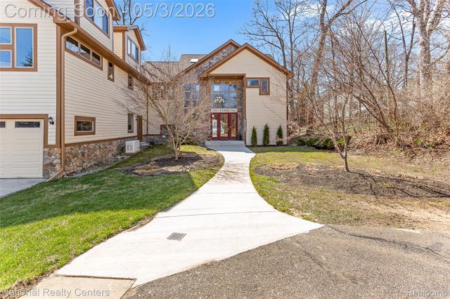 1100 Clearwater Boulevard, White Lake Charter Township, MI 48386