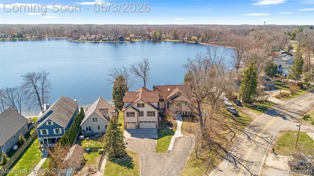 1100 Clearwater Boulevard, White Lake Charter Township, MI 48386
