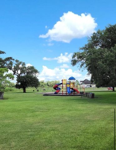 498 Brahman Trail, Angleton, TX 77515