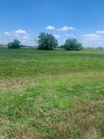 498 Brahman Trail, Angleton, TX 77515