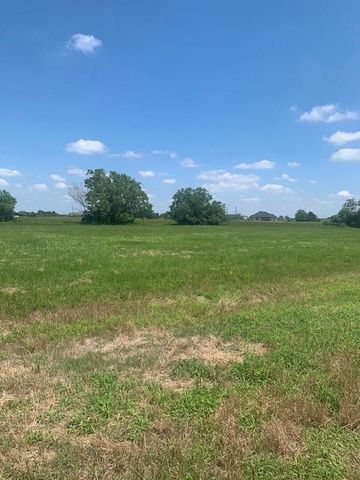 498 Brahman Trail, Angleton, TX 77515